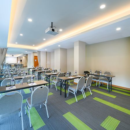 Holiday Inn Express Jakarta Matraman By Ihg Zewnętrze zdjęcie